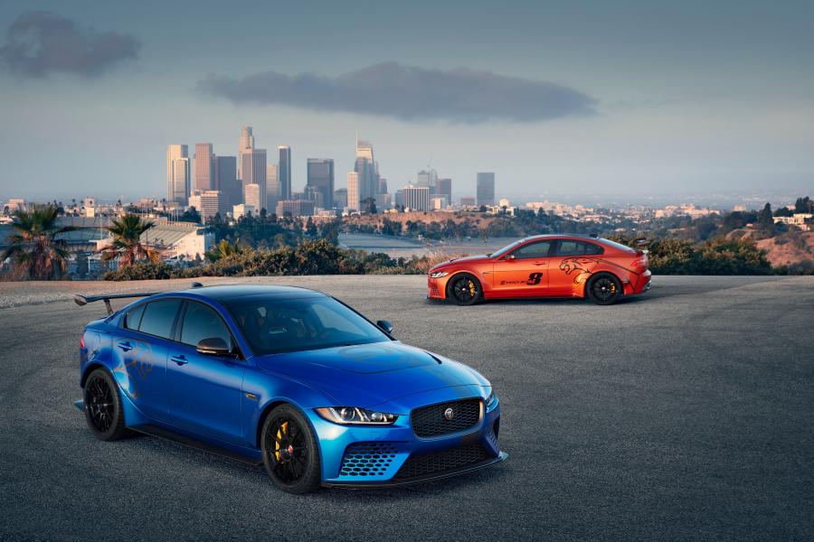  Jaguar XE SV Project 8 2017 года  (NA) (фото 2 из 32)